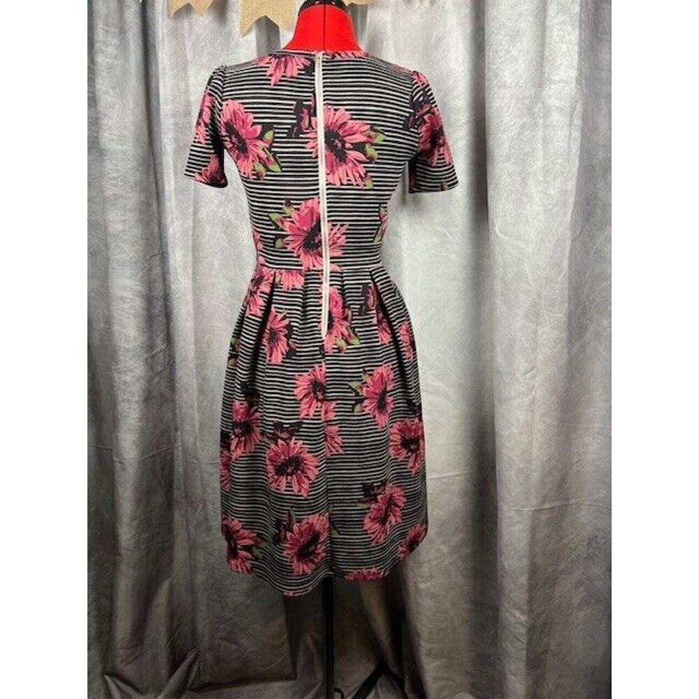 LuLaRoe Amelia Dress XS Black Gray Purple Peony Pansy Floral - Picture 6 of 7